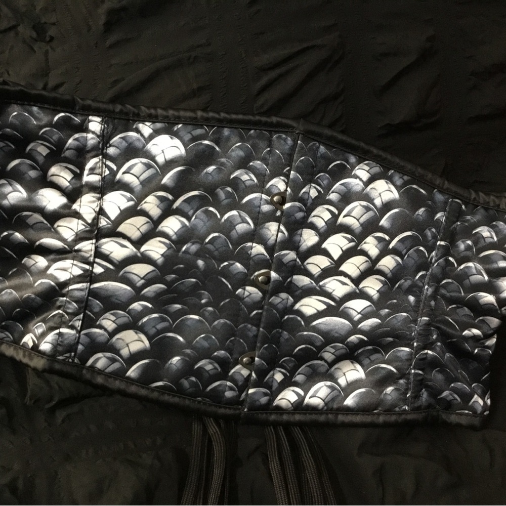 Women’s dragon scales corset
